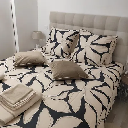 Le Petit De La Roseraie 度假居 *